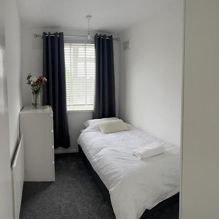 Crown Road Apartment Sittingbourne Eksteriør bilde