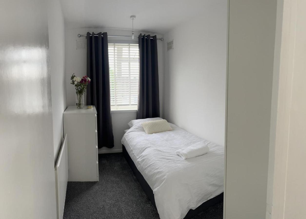 Crown Road Apartment Sittingbourne Eksteriør bilde