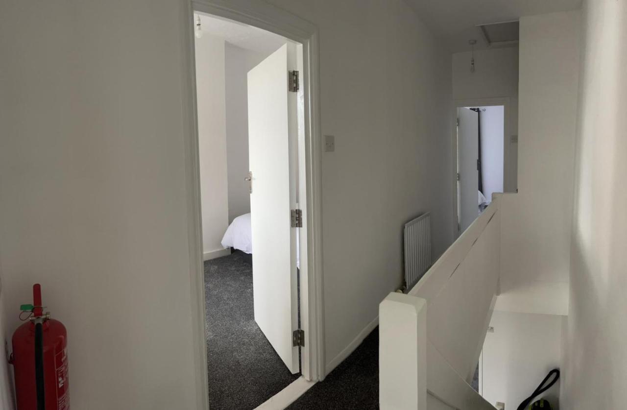 Crown Road Apartment Sittingbourne Eksteriør bilde