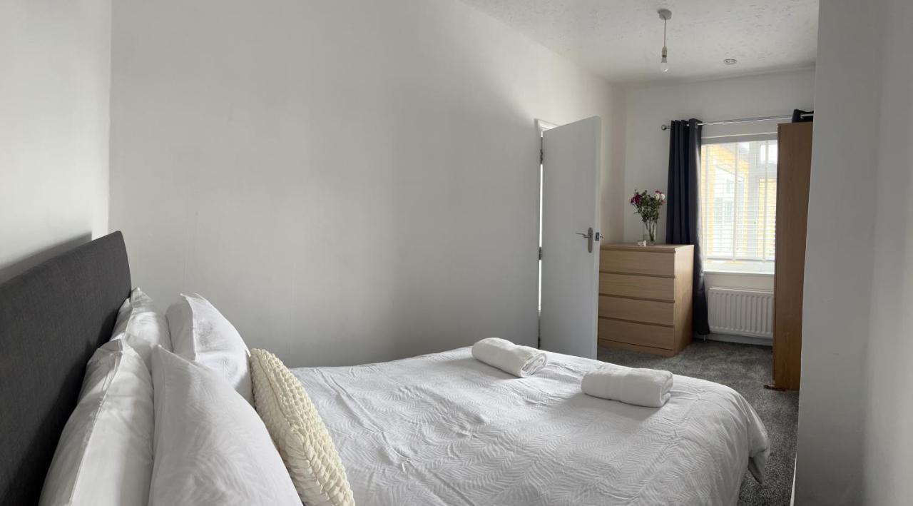 Crown Road Apartment Sittingbourne Eksteriør bilde