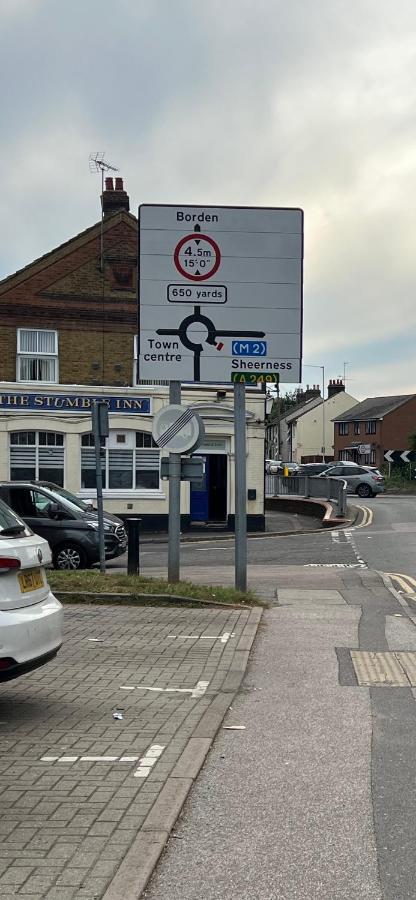 Crown Road Apartment Sittingbourne Eksteriør bilde