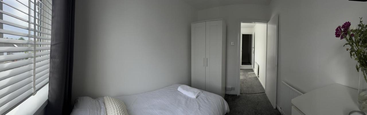 Crown Road Apartment Sittingbourne Eksteriør bilde